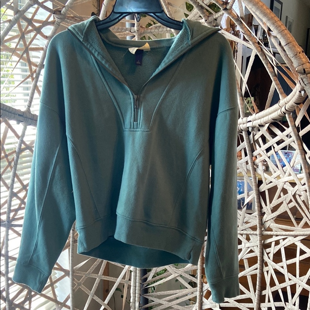 Universal Thread Forest green pullover